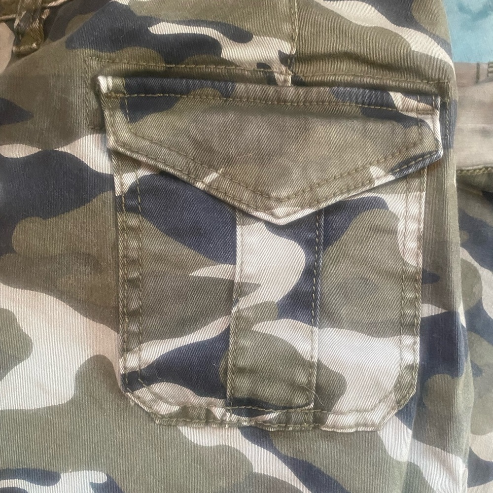 Torrid Crop Aviator pants Camo Skinny - Picture 5 of 7